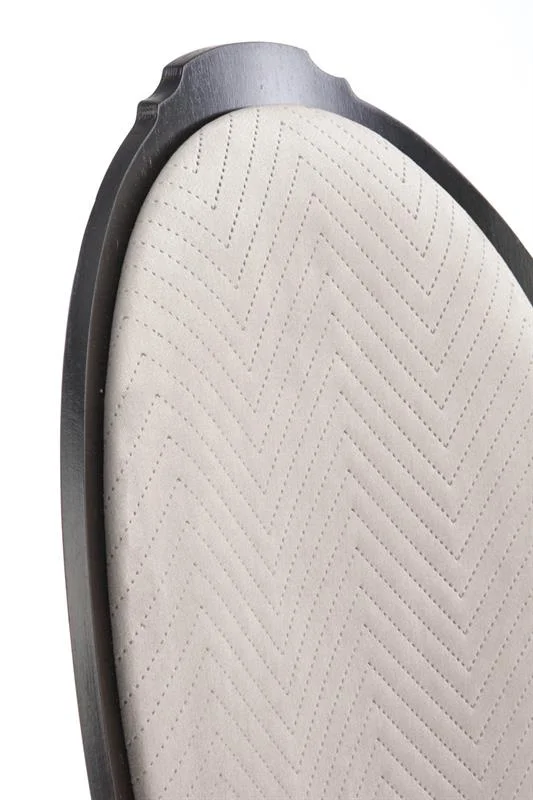 virtuve-kresli-un-taburetes-virtuves-kresls-velo-4