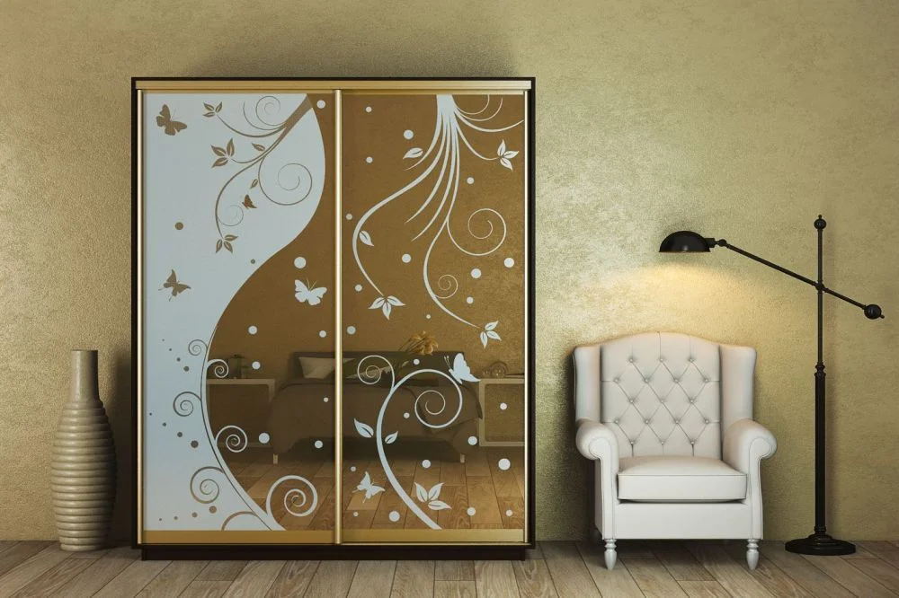 shkafy-shkafy-s-razdvizhnymi-dveryami-gt-shkaf-170-180-45-240-s-zerkalami-iz-gravirovannoy-bronzy