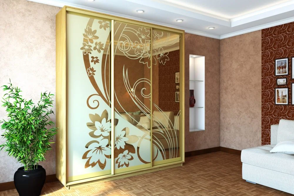shkafy-trekhdvernye-shkafy-shkaf-gt-210-270-45-240-s-zerkalami-iz-gravirovannoy-bronzy